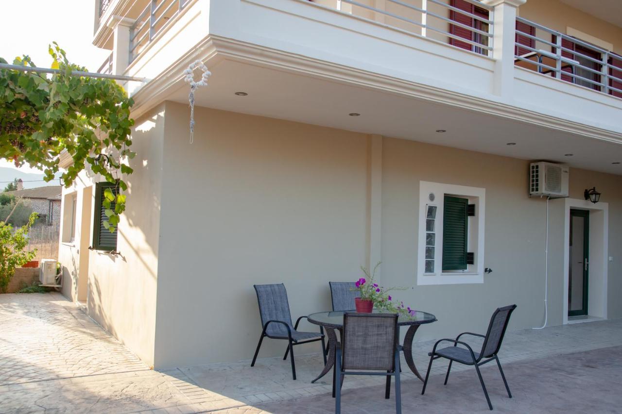 Tsoutsis Apartments Marantochori Luaran gambar