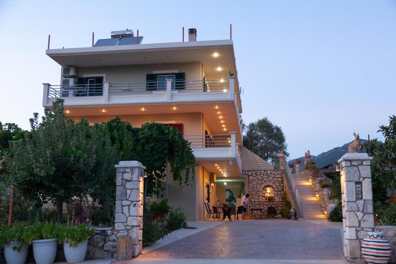 Tsoutsis Apartments Marantochori Luaran gambar