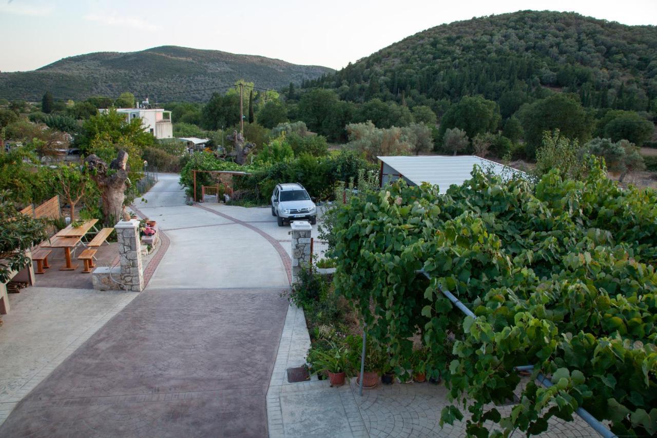 Tsoutsis Apartments Marantochori Luaran gambar