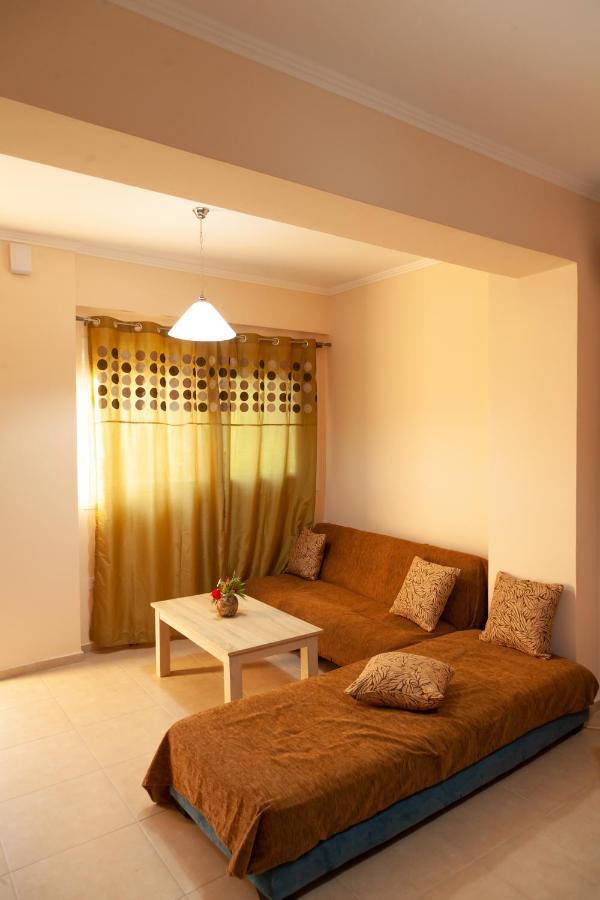 Tsoutsis Apartments Marantochori Luaran gambar