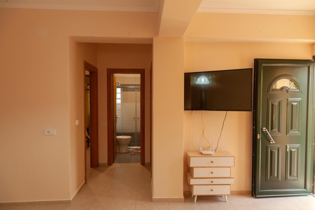 Tsoutsis Apartments Marantochori Luaran gambar