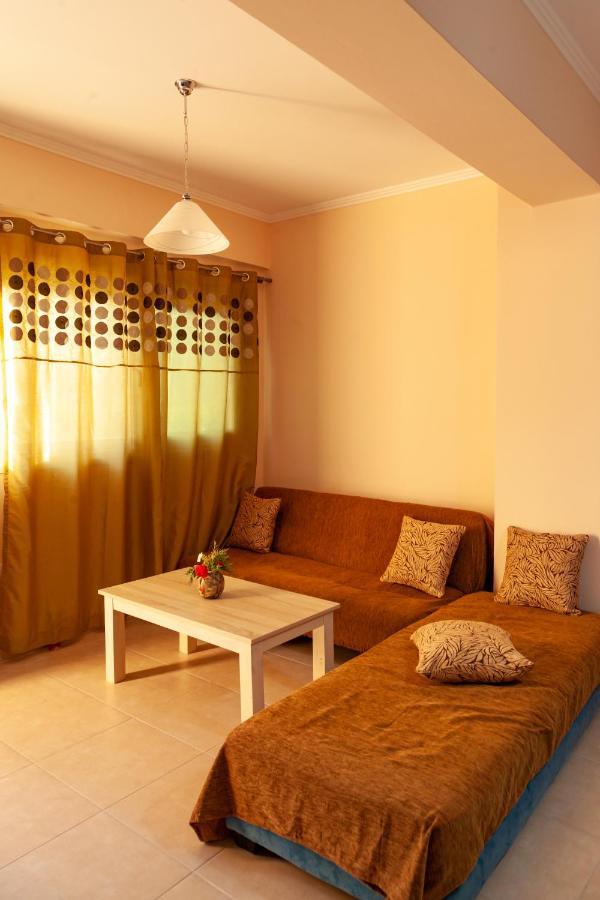 Tsoutsis Apartments Marantochori Bilik gambar