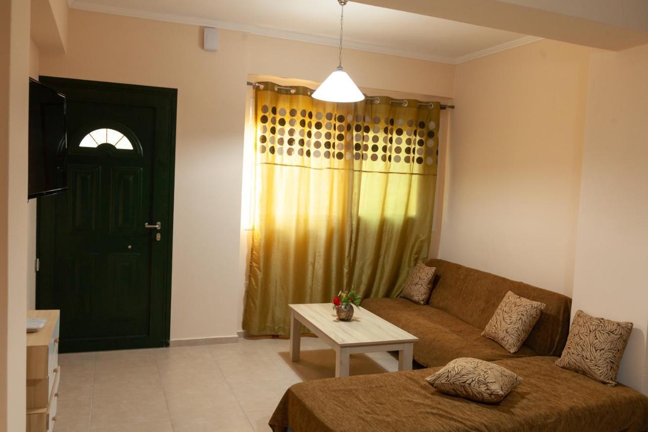 Tsoutsis Apartments Marantochori Bilik gambar