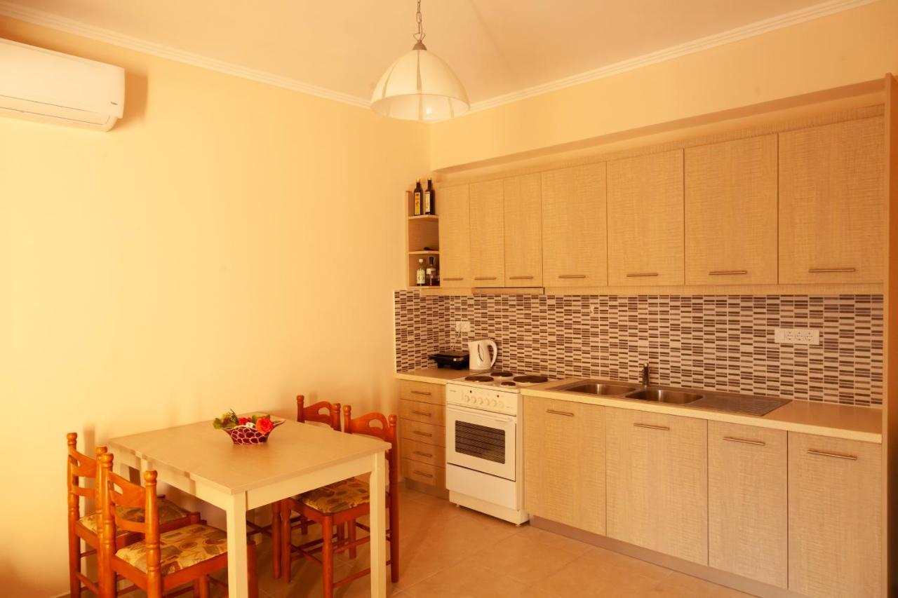 Tsoutsis Apartments Marantochori Luaran gambar