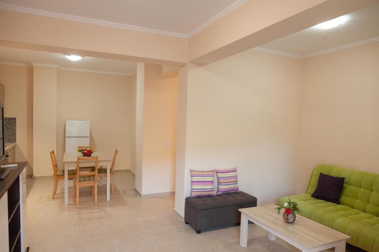 Tsoutsis Apartments Marantochori Luaran gambar