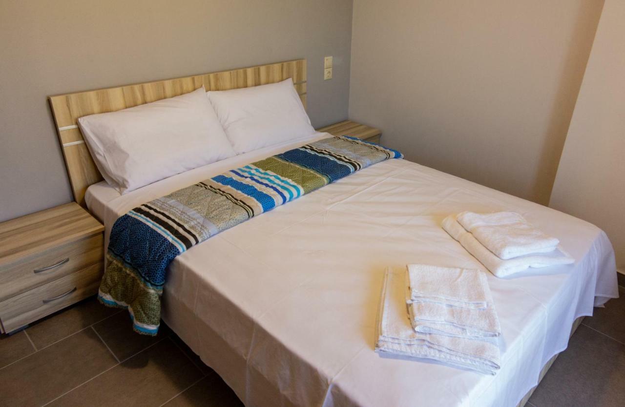Tsoutsis Apartments Marantochori Luaran gambar