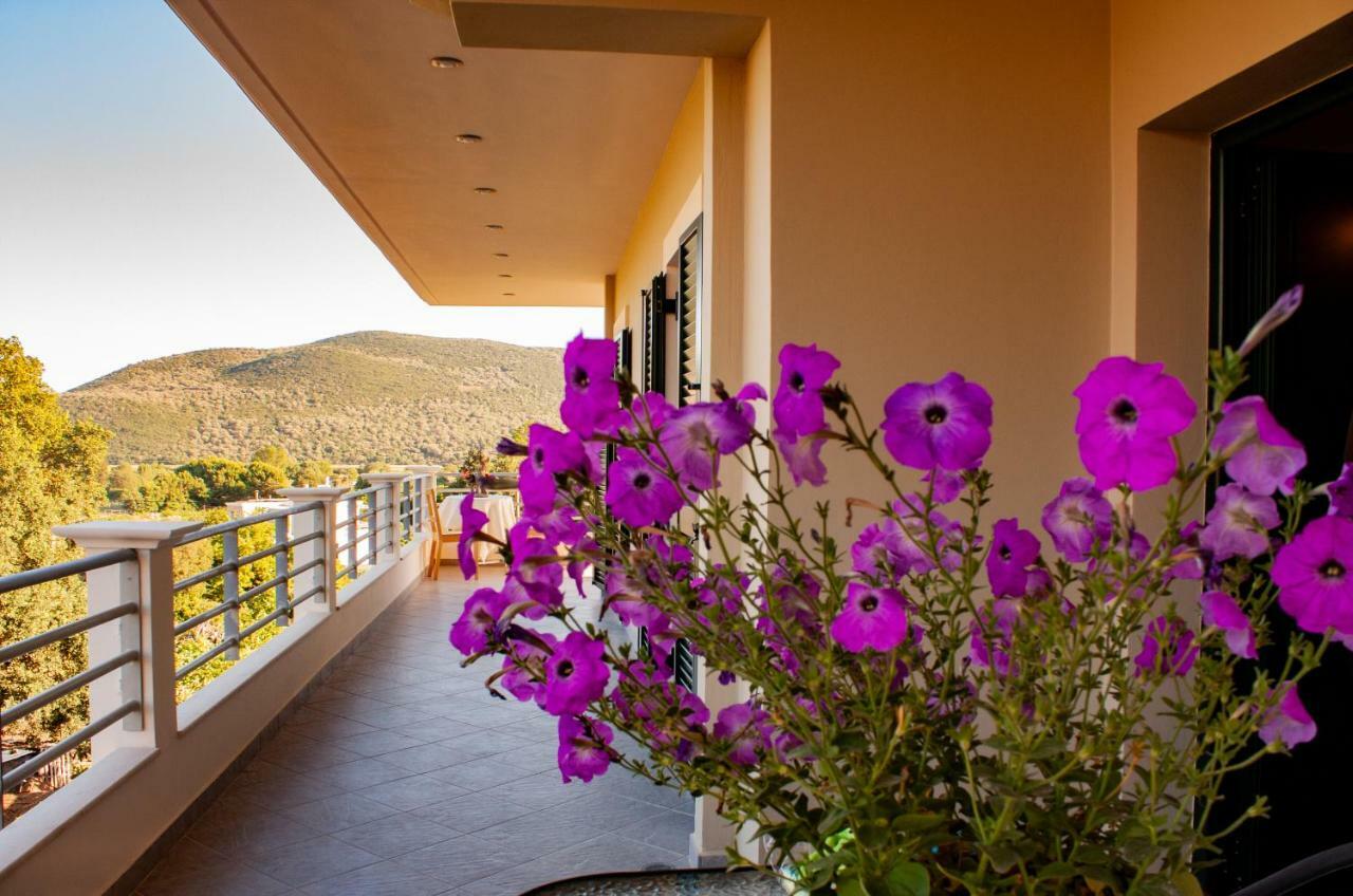 Tsoutsis Apartments Marantochori Luaran gambar