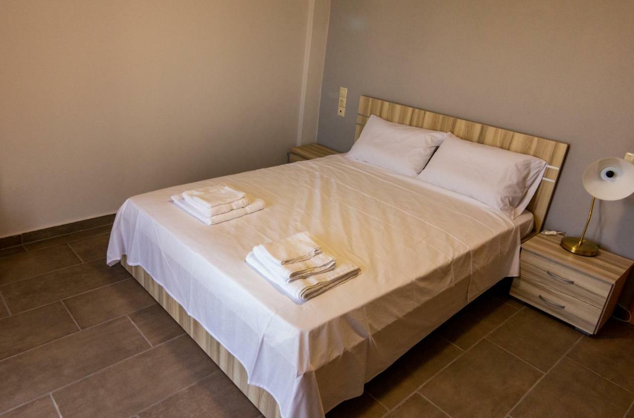 Tsoutsis Apartments Marantochori Luaran gambar
