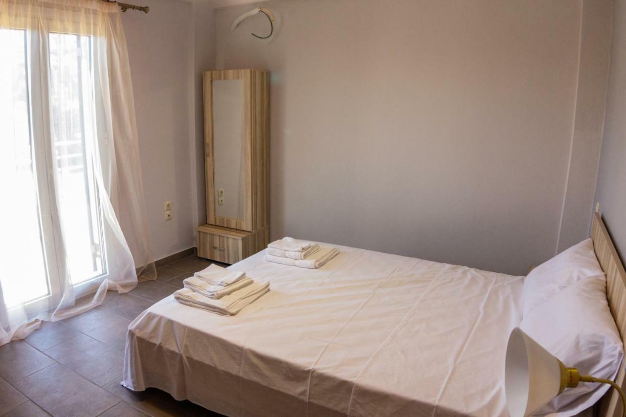 Tsoutsis Apartments Marantochori Luaran gambar